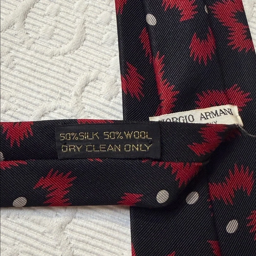 Giorgio Armani Silk/Wool Blend Black and Red Patterned Tie